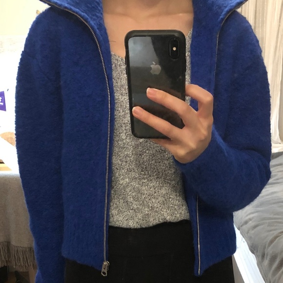 Aritzia Marilyn Sweater - Picture 3 of 3